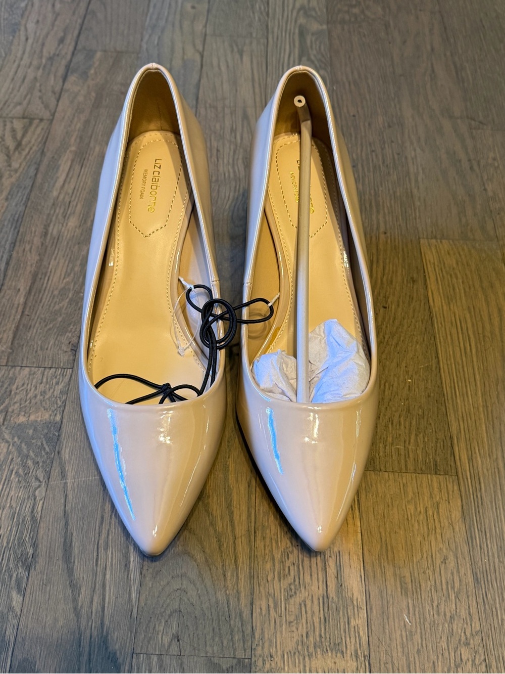 Liz Claiborne beige Patent Pointed-Toe heels - Picture 1 of 5
